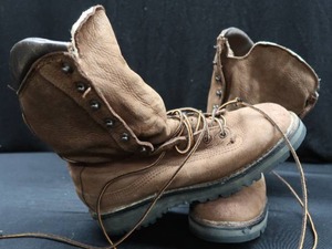 lot 18 image: DANNER BOOTS