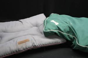 lot 27 image: 2 DOG BEDS