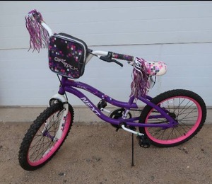 lot 33 image: GIRLS 20 BIKE NEXT BRAND