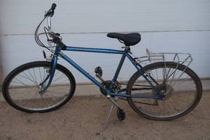 lot 34 image: MENS SCHWINN 26 10 SPEED