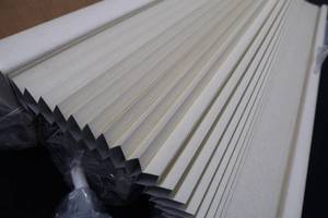 lot 43 image: LOT OF SMITH AND NOBLE BLINDS 4 HONEYCOMB STYLE