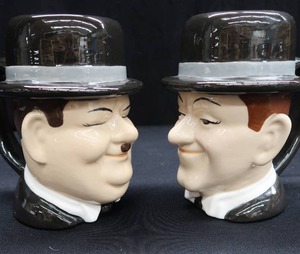 lot 57 image: PAIR OF LAUREL AND HARDY VINTAGE CERAMIC MUGS