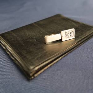 lot 69 image: COLLECTABLE HANNA MINING WALLET AND STERLING SILVER TIE CLIP