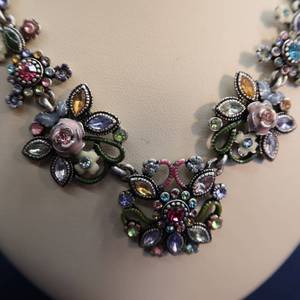 lot 81 image: TWO BEAUTIFUL JEWELED NECKLACES