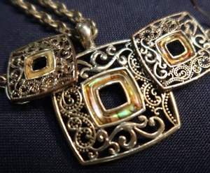 lot 82 image: BEAUTIFUL STERLING SLIVER AND OPAL NECKLACE WITH MATCHING EARRINGS.