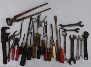 lot 101 image: LOT OF OLD HAND TOOLS