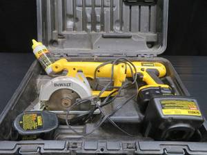 lot 115 image: DEWALT TOOLS 14.4 VOLT