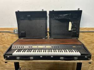 lot 62 image: YAMAHA CP-35 Electric Piano