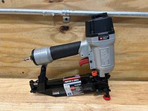 lot 16 image: PORTER CABLE FN250SB 16-Gauge Finish Nailer