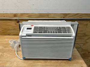 lot 67 image: LG 6,000 BTU 115-Volt Window Air Conditioner LW6017R Cools 250 Sq. Ft.