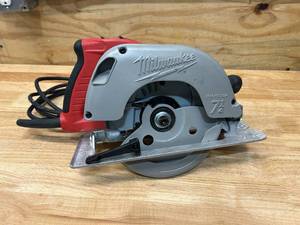 lot 36 image: MILWAUKEE 15 Amp 7 14 in. Tilt-Lok Circular Saw