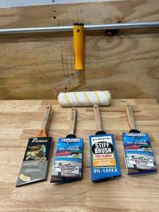 lot 105 image: Lot of 4 Paint Brushes with a Roller