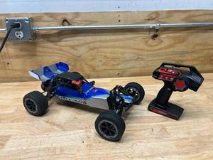 lot 115 image: Redcat Racing - Cyclone XB10 - RC - blue