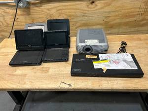 lot 125 image: Lot of Salvage Store Returns- Misc. Electronics