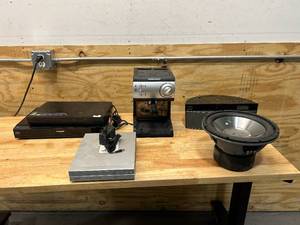 lot 127 image: Lot of Salvage Store Returns