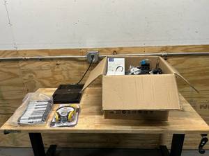 lot 131 image: Lot of Salvage Store Returns