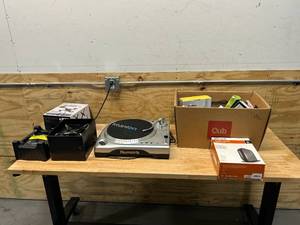 lot 133 image: Lot of Salvage Store Returns