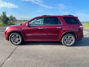2011 GMC Acadia Denali - AWD