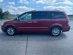 2010 Chrysler Town And Country Limited