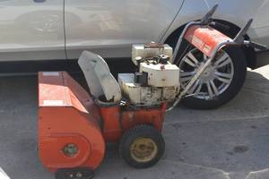 lot 6 image: Jacobsen Imperial 626 Snow Blower