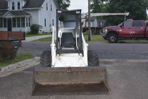 lot 2 image: Bobcat 825