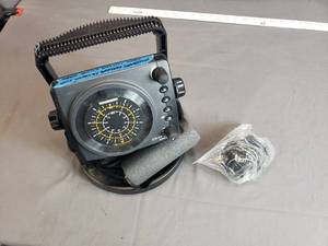 lot 11 image: Humminbird Ice-35 Flasher