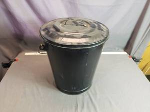 lot 19 image: Metal Ash Pail