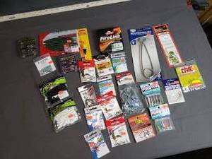 lot 40 image: Lot of New Fishing Tackle - Hooks, Lures, Chain Stringer and MOre