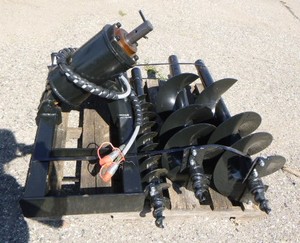 lot 1 image: New Mower King Skidsteer Auger with Bits