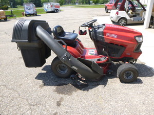 lot 14 image: Craftsman T2300 Riding Lawn Mower with Bagger