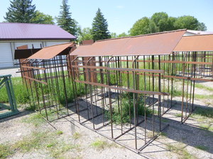 lot 15 image: 8 Hog Stalls