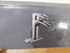 lot 42 image: Glacier Bay Kiso Single Hole Single-Handle Low-Arc Bathroom Faucet in Chrome