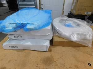 lot 72 image: (6) Toilet Seats