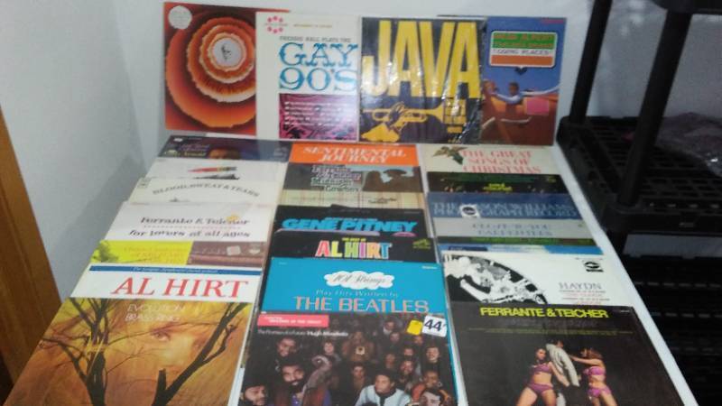 lot 545 image: 12 in. Vinyl Albums, records, LPs. Great selection.