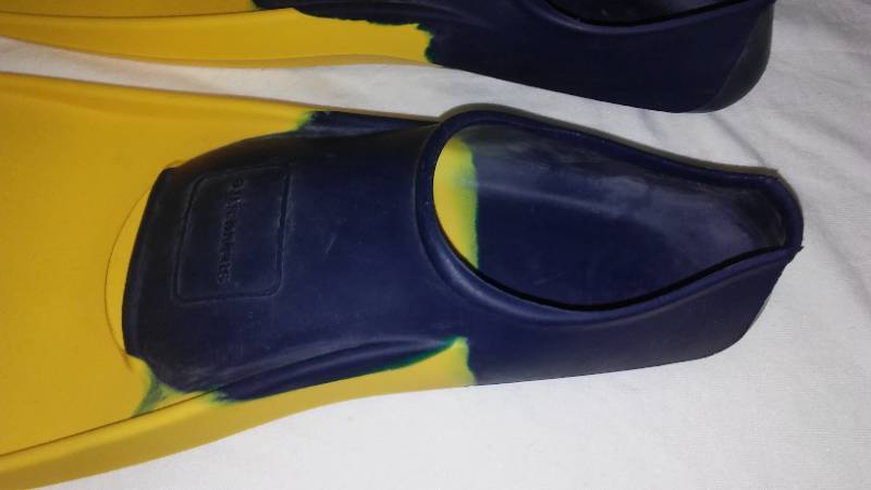 lot 554 image: U.S. Divers size 7-8 NEW fins, flippers, snorkeling, diving.