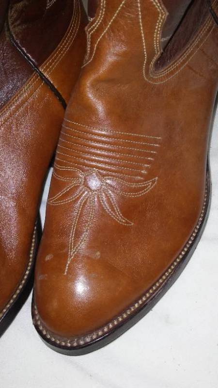 lot 562 image: Nocona Cowboy Boots. NEW