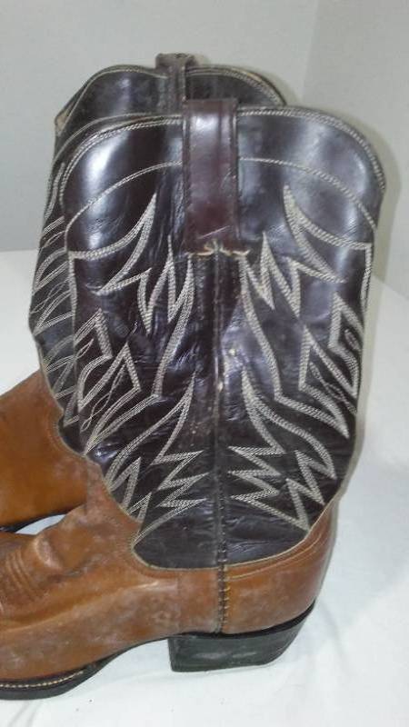 lot 564 image: Cowtown Cowboy Boots. NEW