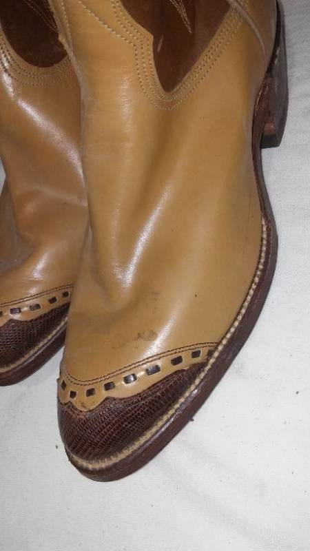 lot 565 image: Nocona Cowboy Boots. NEW
