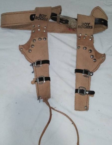 lot 566 image: Roy Rogers childrens leather holster.