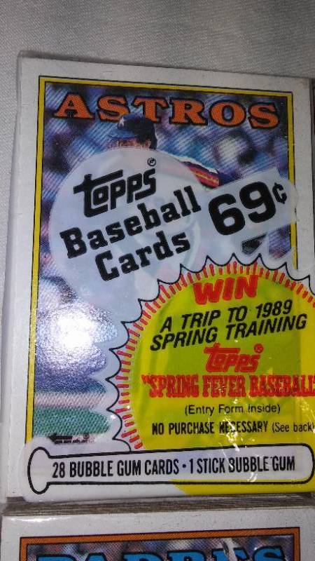 lot 616 image: 1988 Topps Baseball Cards New (4) .