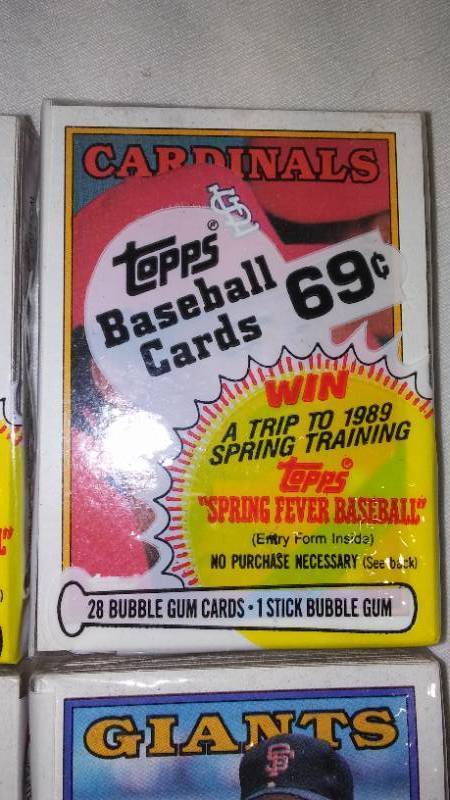 lot 617 image: 1988 Topps Baseball Cards New (4) .
