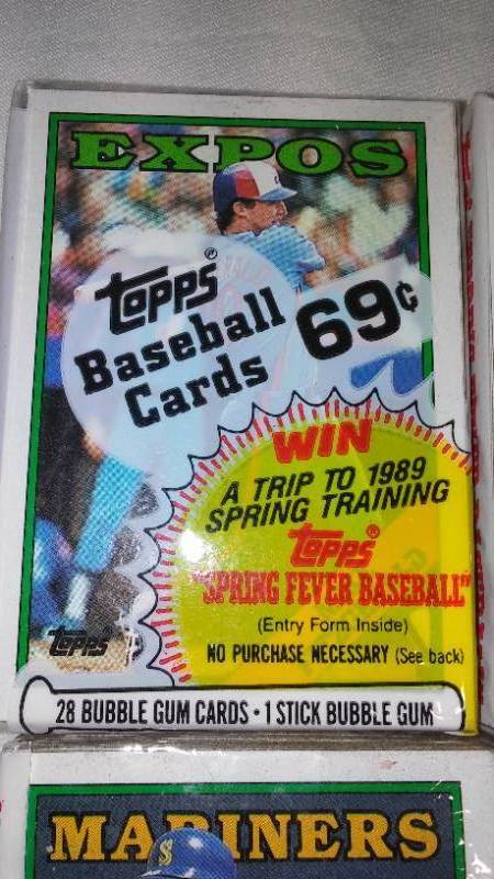 lot 618 image: 1988 Topps Baseball Cards New (4) .