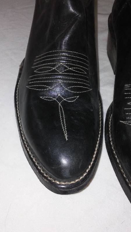 lot 640 image: Cowtown Cowboy boots. NEW