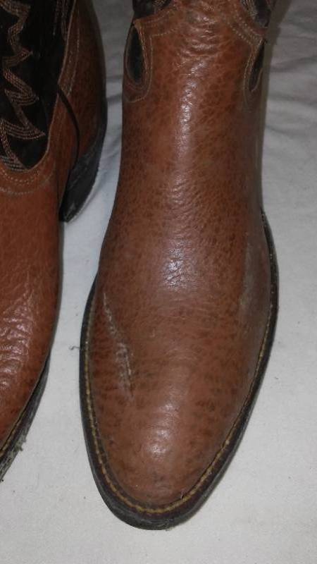 lot 642 image: Justin Cowboy Boots. NEW