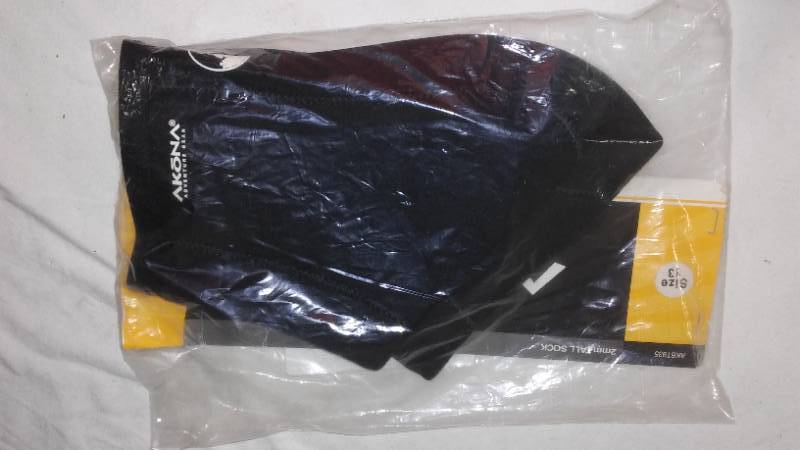 lot 647 image: Akona Adventure Gear Neoprene Sox
