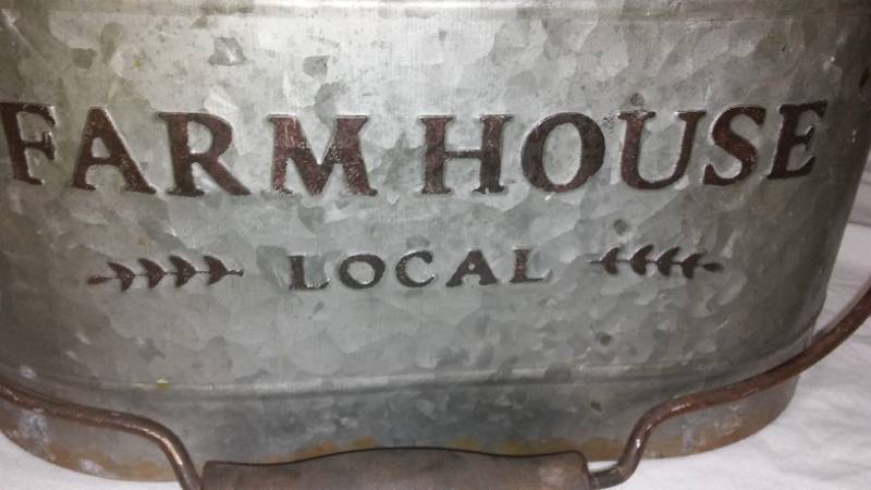 lot 672 image: Retro Styled Farmhouse Tin With Handle.