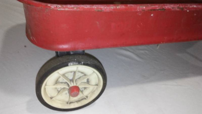 lot 725 image: Radio Flyer Wagen, circa 1980s.