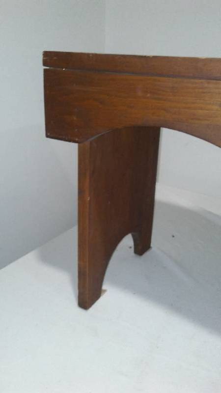 lot 726 image: Vintage Wood Bench.