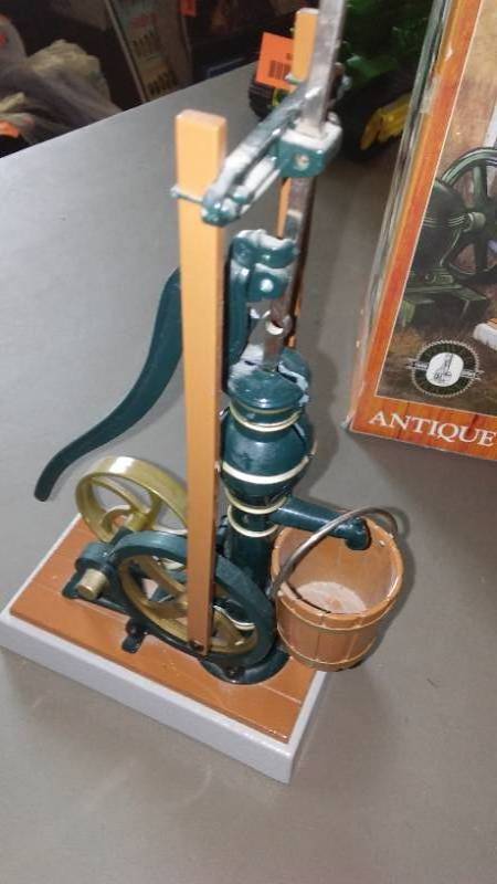 lot 846 image: Ertl Vintage Pump Jack