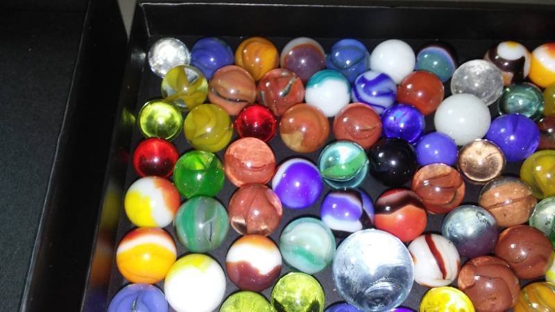 lot 868 image: Marbles Vintage